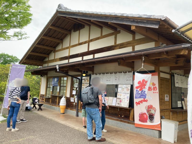 ふれあい広場の売店の外観