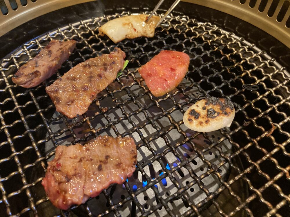 焼き目がついたお肉