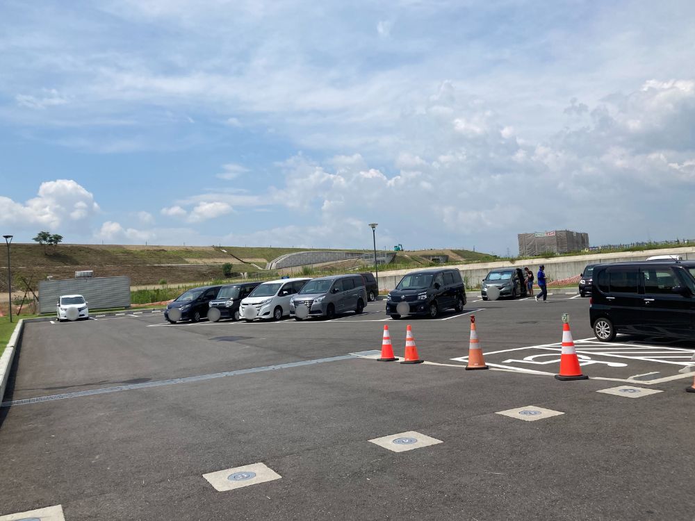 もとまるパークの東駐車場