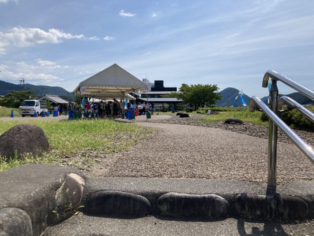 鮎のつかみ取り体験広場