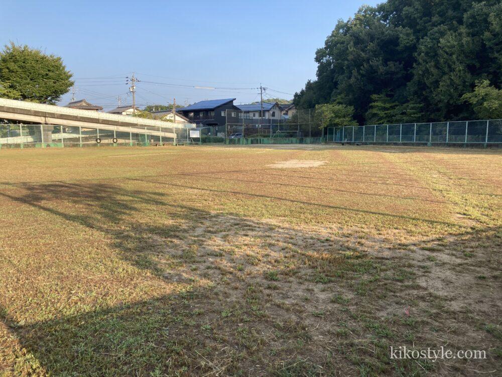 大洞緑公園の広いグラウンド