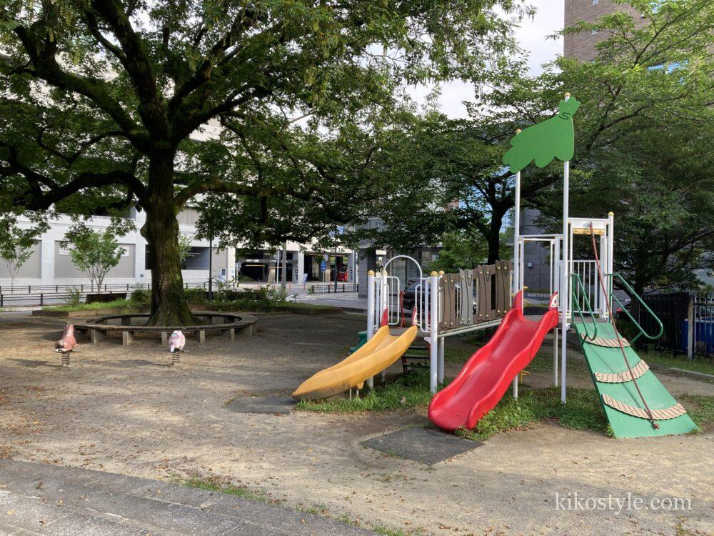 美江寺公園の遊具