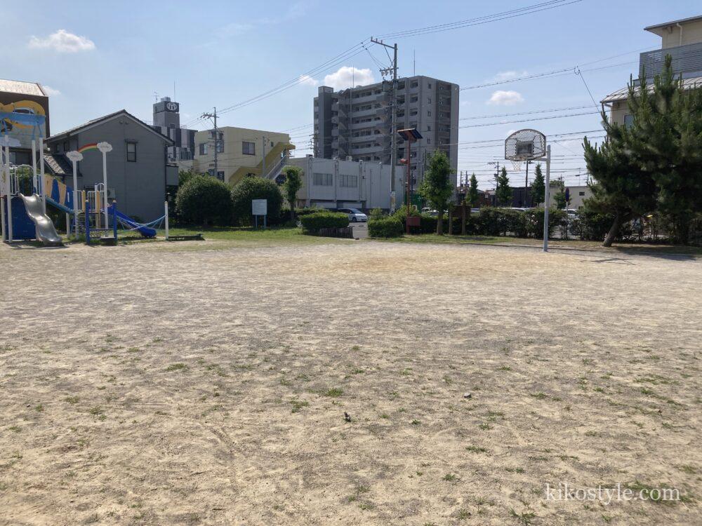 三里公園の斜め前から撮ったバスケットゴール